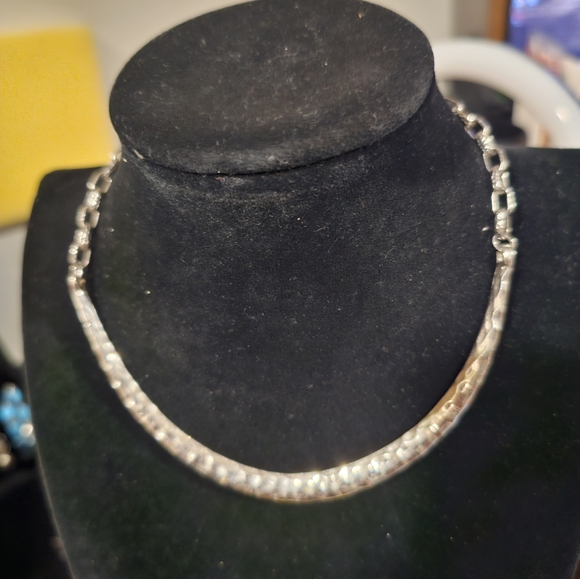 Vintage silver tone hammered colar necklace - Picture 2 of 6
